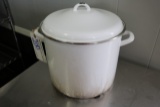 Approx.. 20 quart white stock pot with lid