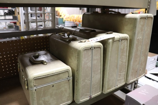 All to go - 4 Vintage suit cases