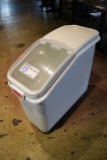 Rubbermaid portable dry ingredients bins