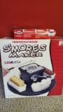 Smores maker with fuel canisters