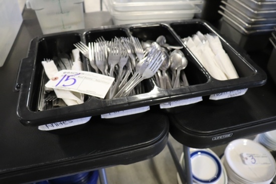 Silverware bus tub with silverware