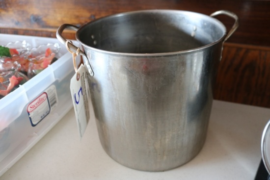 Approximately 10qt stainless stock pot - no lid