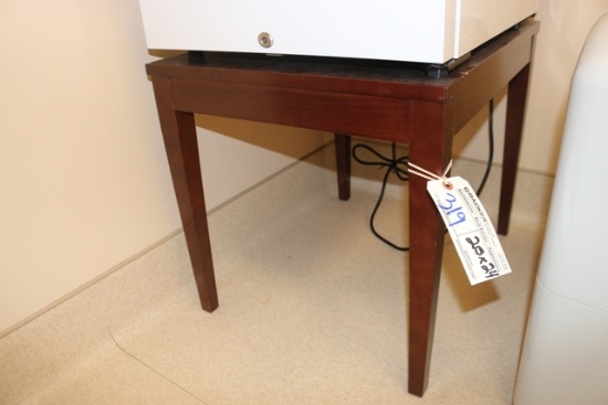 20" x 24" cherry finish end table