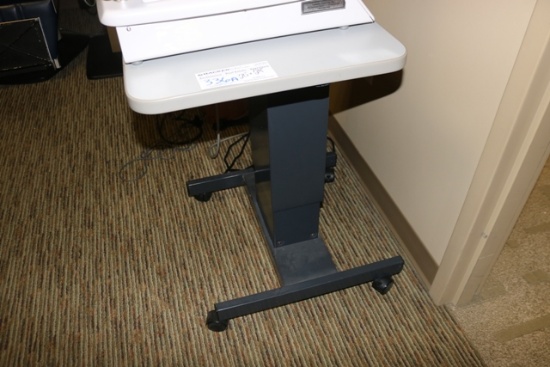 Mayline 20" x 24" table