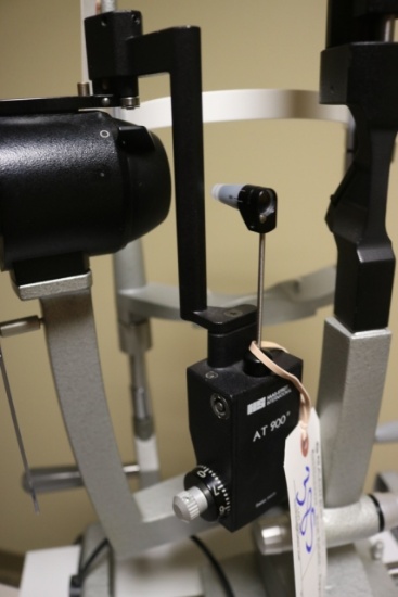 Haag Streit AT-900 tonometer