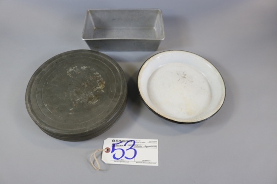 Box to go - 2) 9" enamel pie pans, loaf pan, pie carrier