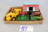 All to go - Farm tractors, barn w/ animals, wheel loader, misc