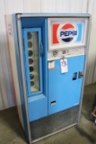 Vendo V/VF63/7 - 7 bottle coin op pop machine - 10 cent bottles