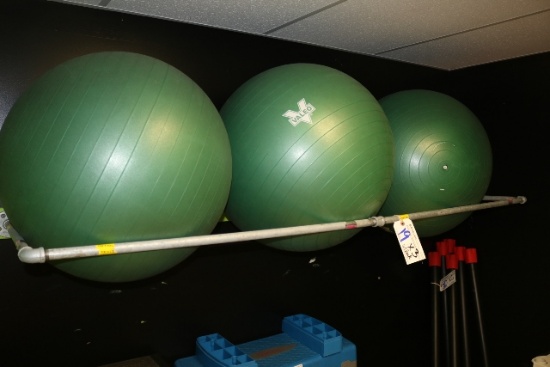 Times 3 - Valeo exercise balls with rack
