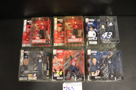 All to go - 6 McFarlane action figures - Wallace - Gordan - 2 Dale JR - Pet