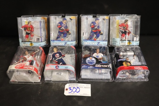 All to go - 8 McFarlane NHL action figures - Gretzky - Toews - Orr - Gretzk