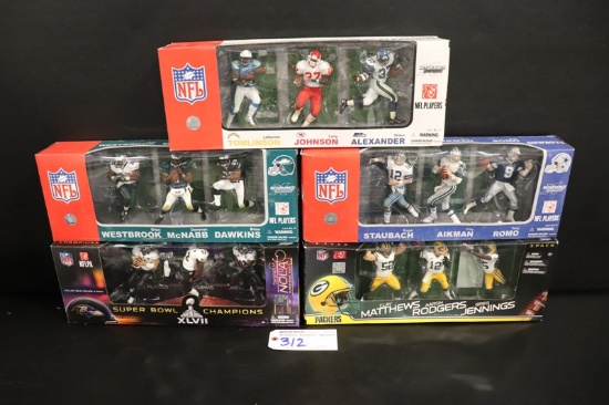 All to go - 5 McFarlane NFL action figures - Tomlinson/Johnson/Alexander -
