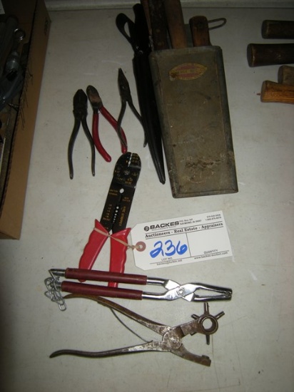 All to go  Knives, pliers