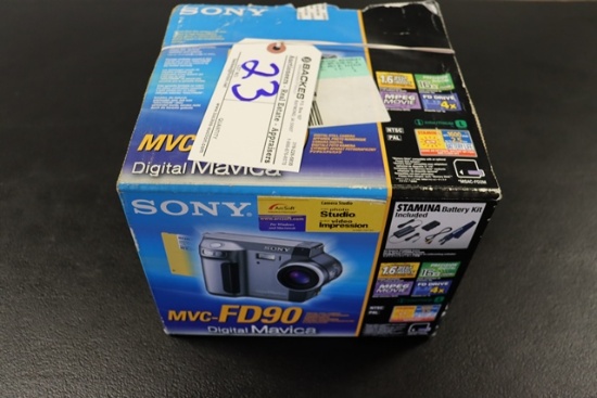 Sony MVC-FD90 camera in box - used