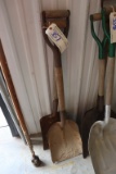 Pair to go - Scoop shovels