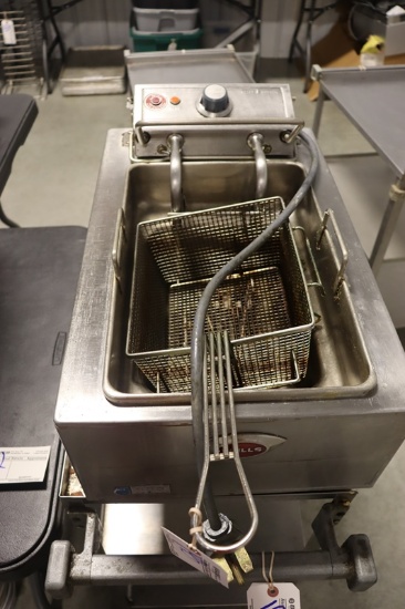 Wells F49 counter top fryer - 208/ 240 volt - 1 phase
