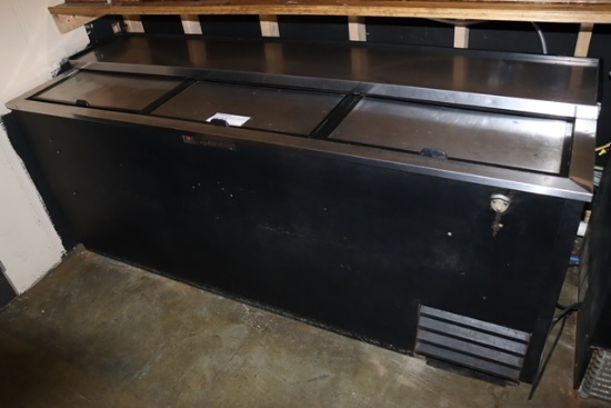 True TD-80-30 sliding 3 lid back bar bottle cooler