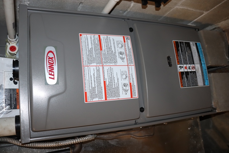 Lennox ML196UHE updraft furnace, 88,000 BTU with Proxibid