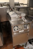 Henny Penny 500 electric portable pressure fryer with filter system - 208 v