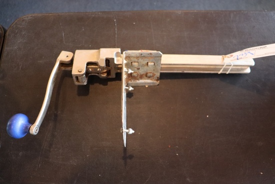Edlund #1 can opener with base