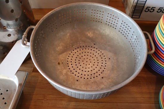 14" aluminum colander