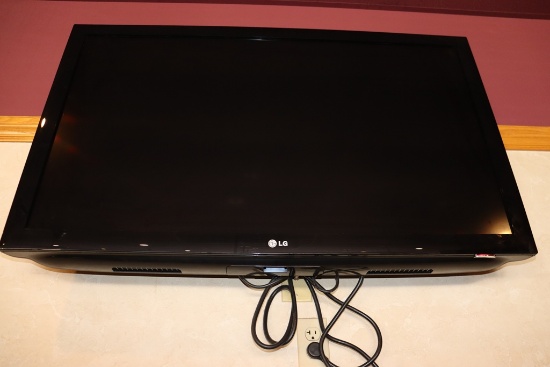Times 2 - LG LCD TV with wall mount bracket