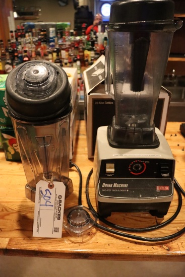 VitaMix Drink Machine with extra top
