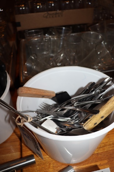 All to go - dinner forks