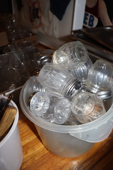 All to go - cheese shakers
