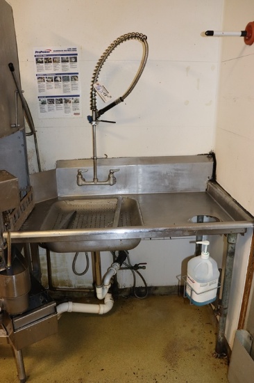 48" Right hand stainless soil table with prerinse
