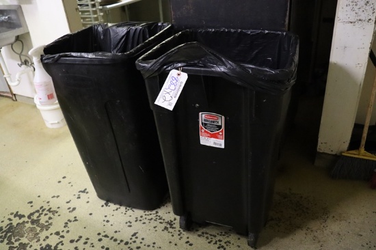 Times 2 - Rubbermaid 50 gallon portable trash cans