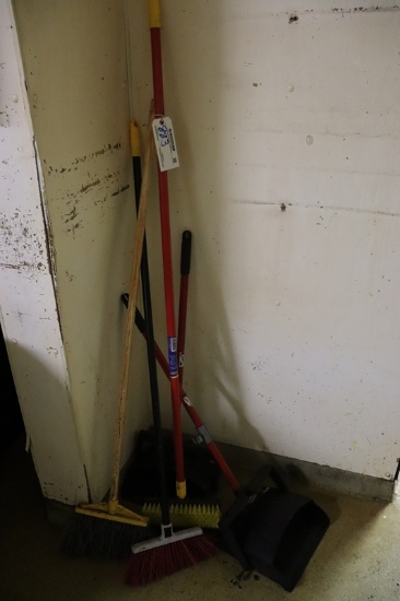 All to go - Brooms & dust pans