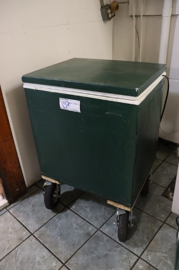 Electrolux FFC04M0AW1 portable chest freezer - approximately 4 cu ft.