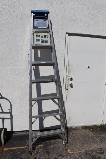 8' Aluminum step ladder