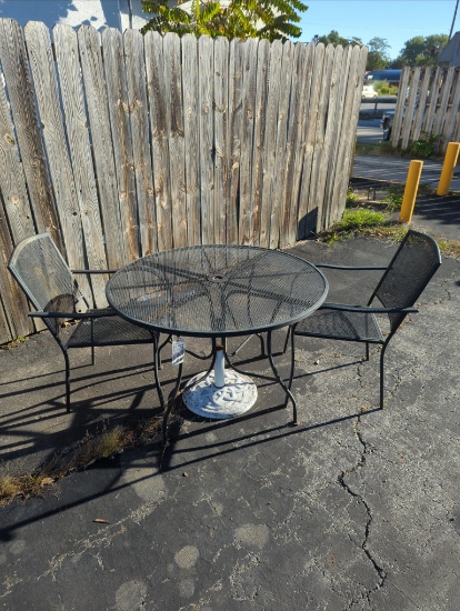 42" Round expanded metal patio table with 2 chairs