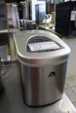 Igloo ICE117-SS countertop ice maker
