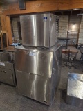 Manitowoc SY0424A air cooled 424lb. Ice cuber with bin