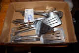 Box flat to go - Stainless service spoons & spatulas