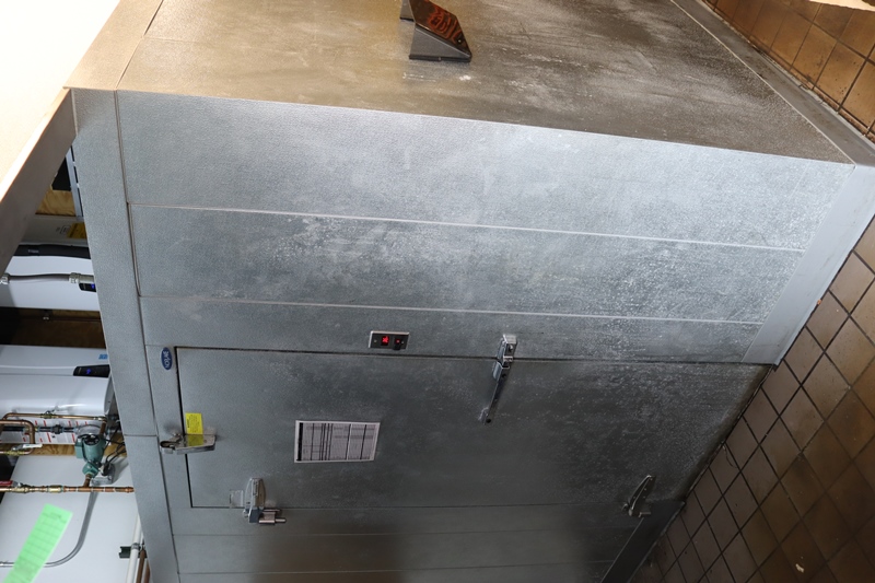 6x8 Walk In Cooler Used MIRACLE-GRO Mini Greenhouse 4'8