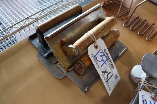 Times 4 - wood handled grill presses
