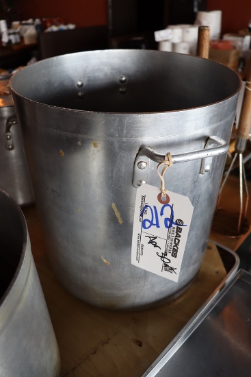 Approximate 30 qt stock pot