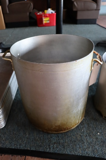 Approximate 30 qt stock pot