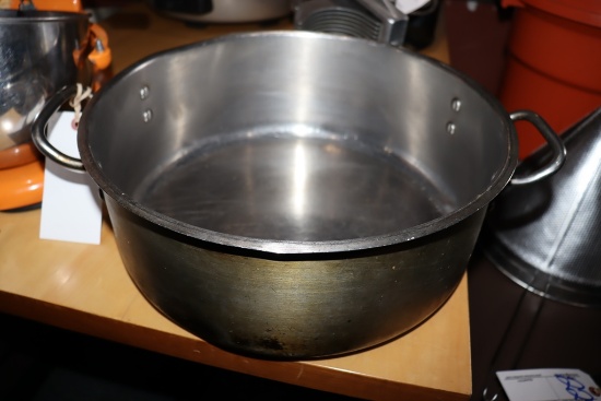14" round stainless brazing skillet