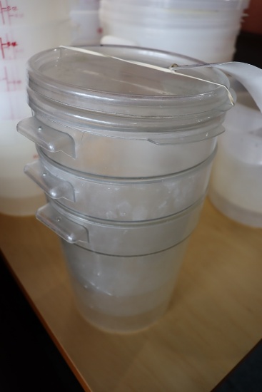 Times 3 - 4 qt round food storage containers with lids