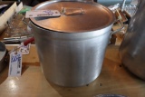 Approximate 20 qt stock pot with lid