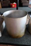 Approximate 30 qt stock pot