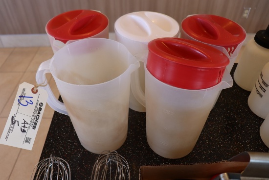 All to go - 5 plastic pitchers