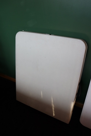 Folding 6' poly banquet table