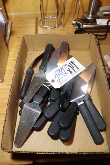 Times 14 - black handled pizza spatulas