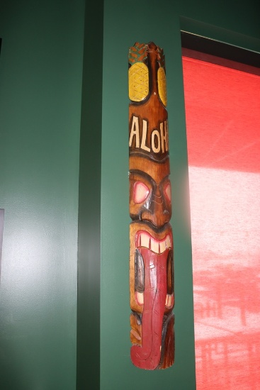 Aloha 50" wall mount totem pole